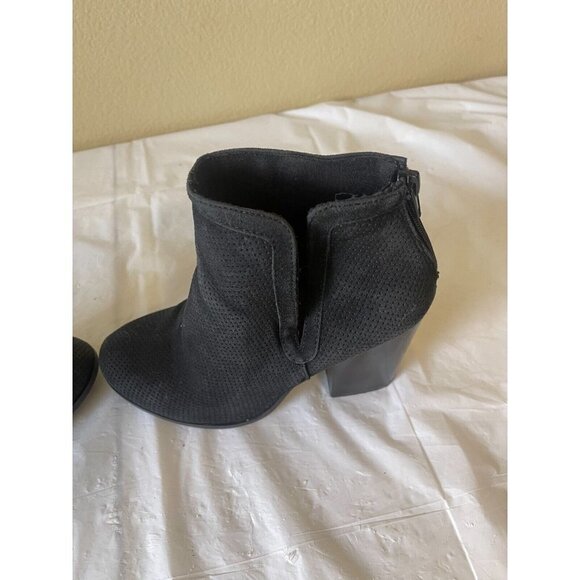Call it spring  perforated ankle  boot  size 8 zip up - Picture 6 of 15